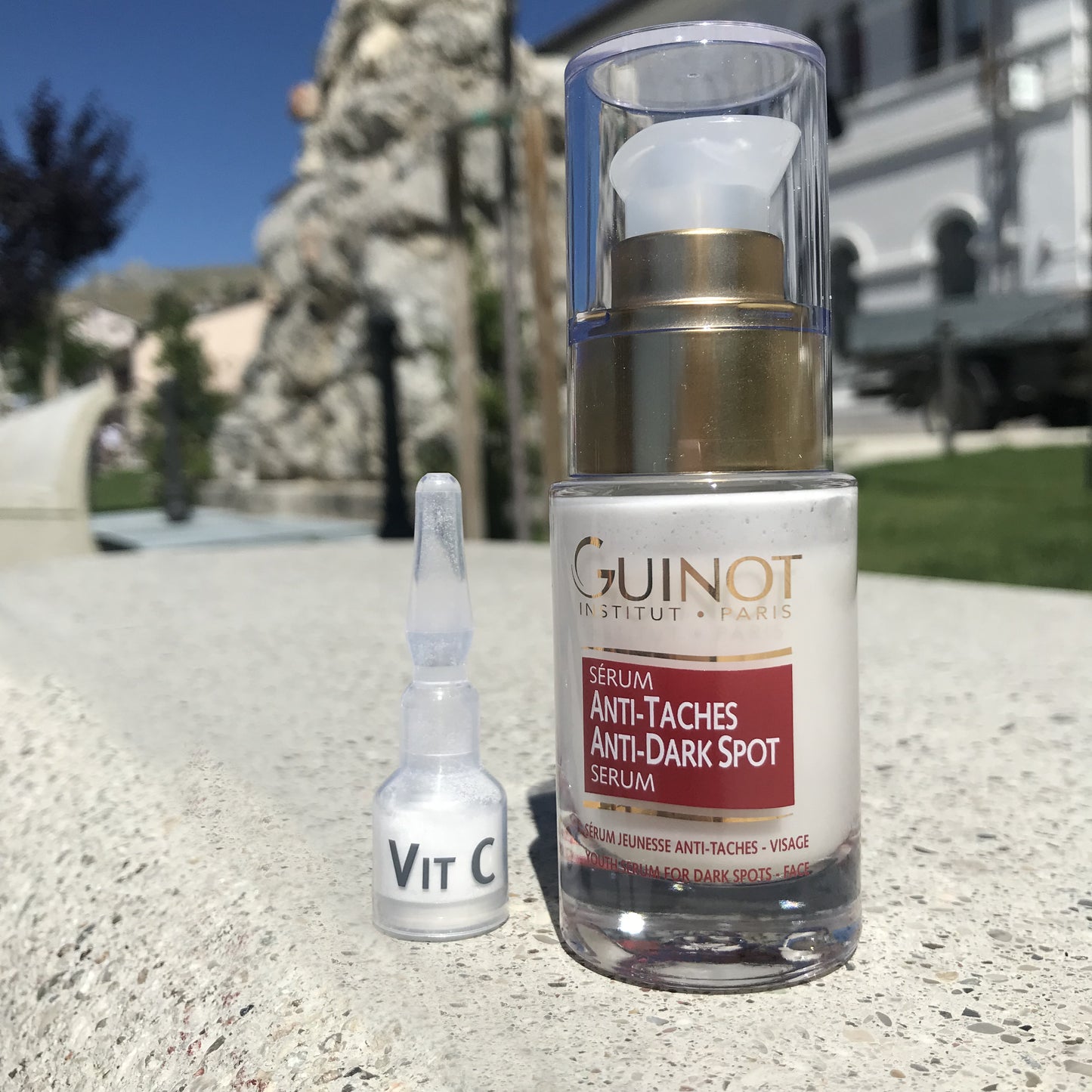 SÉRUM ANTI-TACHES 23.5ml+1.5g - Guinot Clinique Esthétique Annie Bélanger